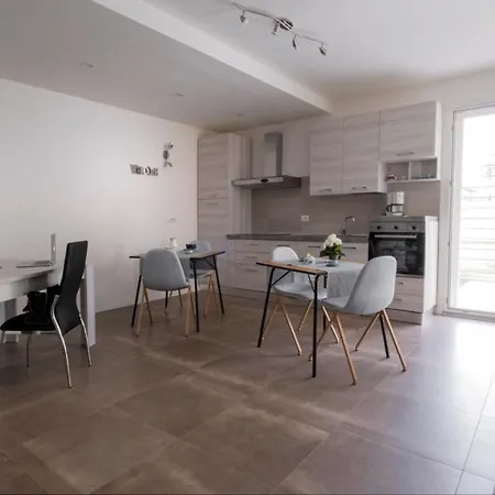 Maisonette Park *